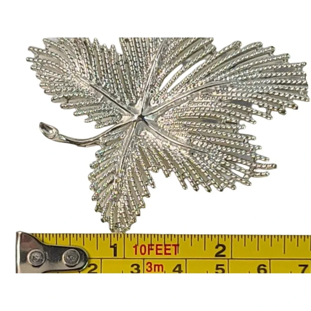 Vintage Sarah Coventry Brushed Silver Tone Leaf Brooch Pin Signed